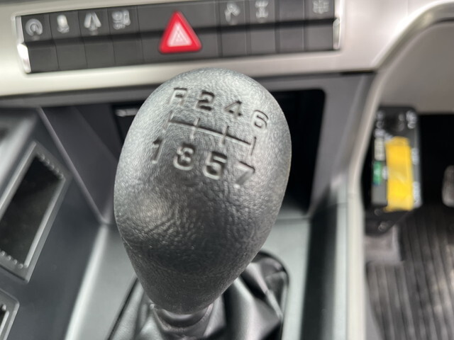 三菱ふそうスーパーグレートダンプ大型（10t）[写真12]