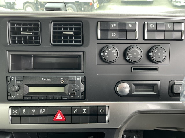 三菱ふそうスーパーグレートダンプ大型（10t）[写真13]