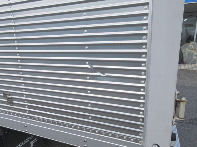 いすゞエルフアルミバン小型（2t・3t）[写真16]