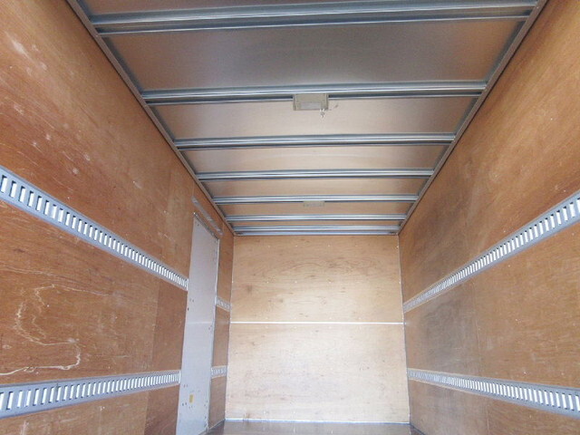 いすゞエルフアルミバン小型（2t・3t）[写真06]