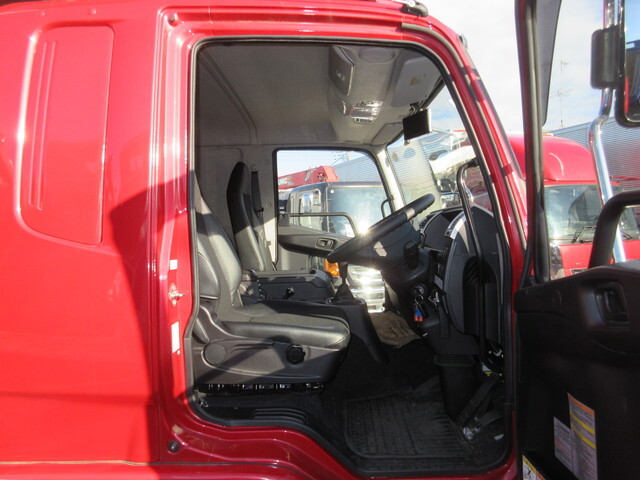 三菱ふそうファイターアルミウイング中型（4t）[写真10]