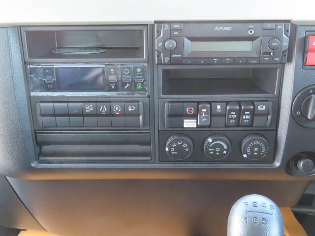 三菱ふそうファイター冷凍車（冷蔵車）中型（4t）[写真21]