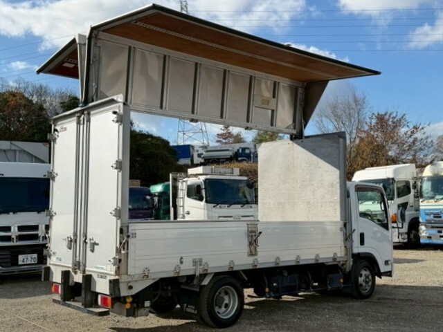 いすゞエルフアルミウイング小型（2t・3t）[写真02]