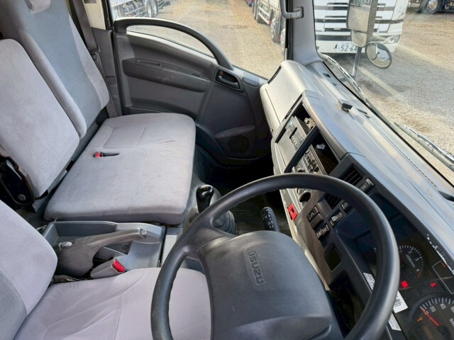 いすゞエルフアルミウイング小型（2t・3t）[写真21]