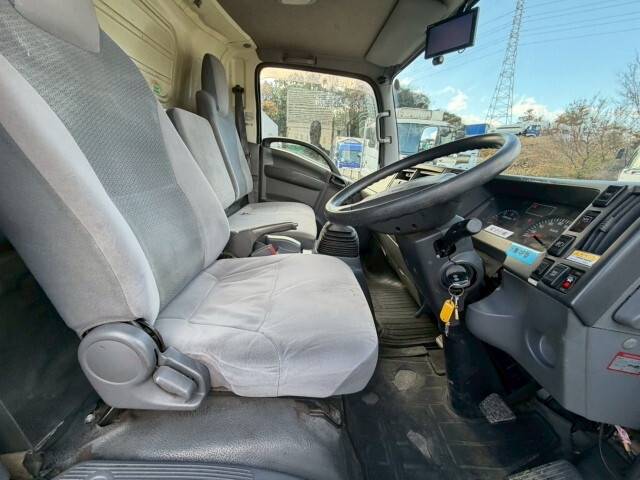 いすゞエルフアルミウイング小型（2t・3t）[写真23]