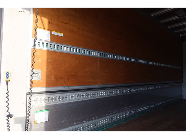 いすゞフォワードアルミウイング中型（4t）[写真13]