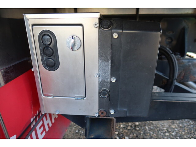 いすゞフォワードアルミウイング中型（4t）[写真20]