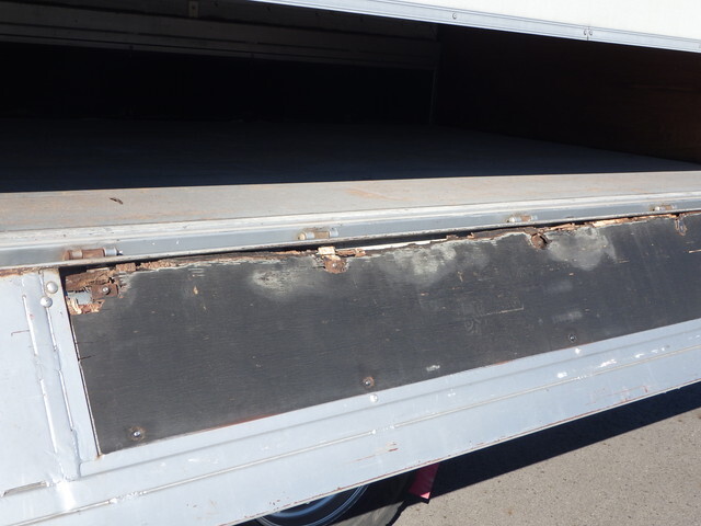 日野レンジャー幌ウイング中型（4t）[写真11]