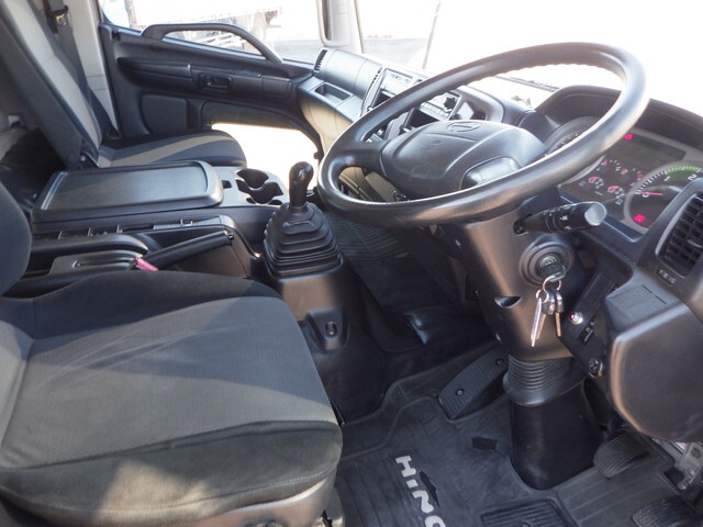 日野レンジャー幌ウイング中型（4t）[写真14]