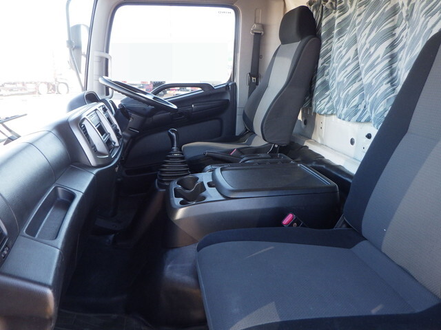 日野レンジャー幌ウイング中型（4t）[写真15]