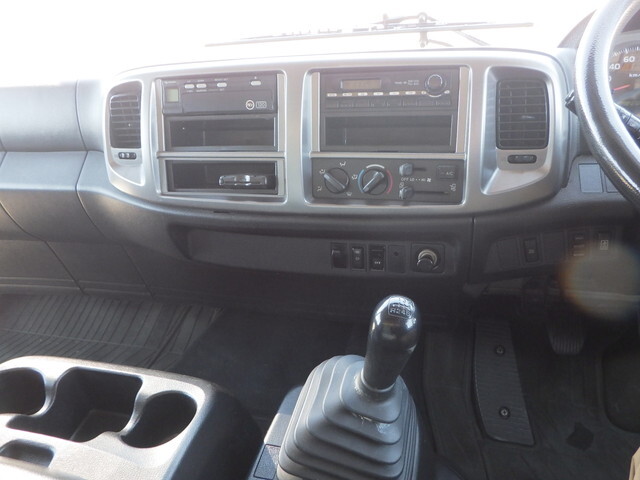 日野レンジャー幌ウイング中型（4t）[写真16]