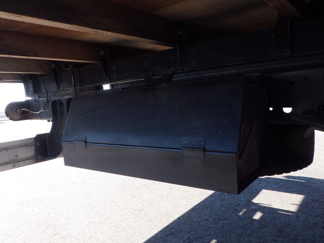 日野レンジャー幌ウイング中型（4t）[写真26]