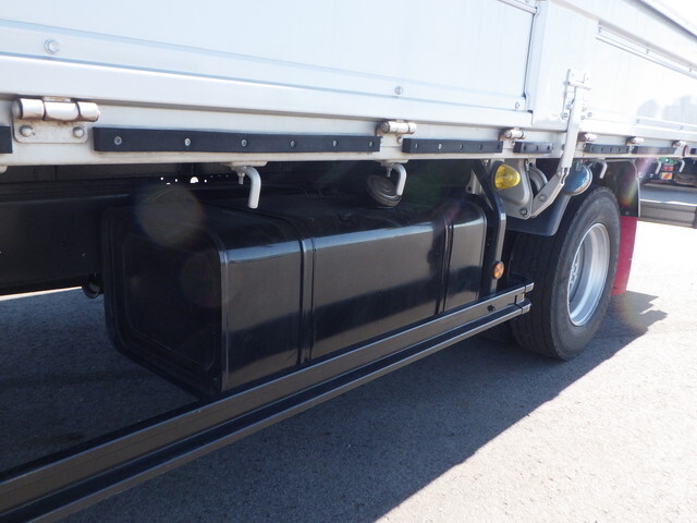 日野レンジャー幌ウイング中型（4t）[写真30]