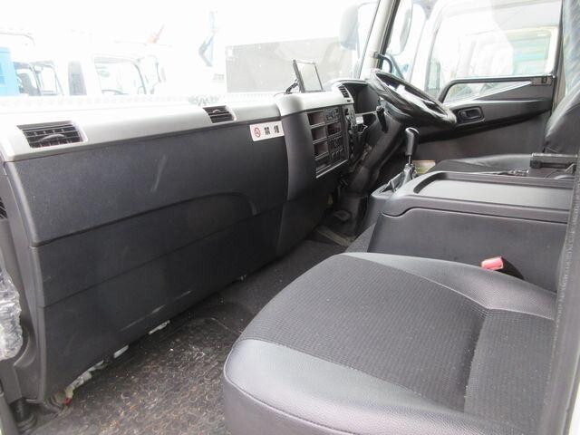 三菱ふそうファイターアルミウイング中型（4t）[写真33]