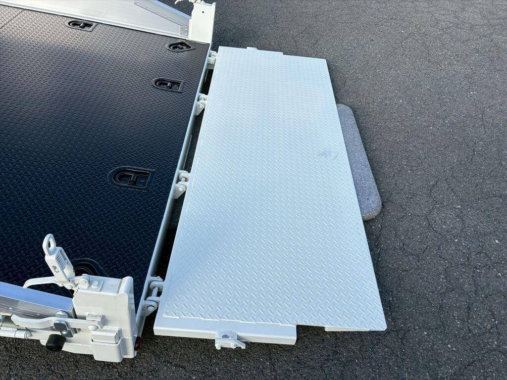 日野デュトロセーフティローダー小型（2t・3t）[写真10]