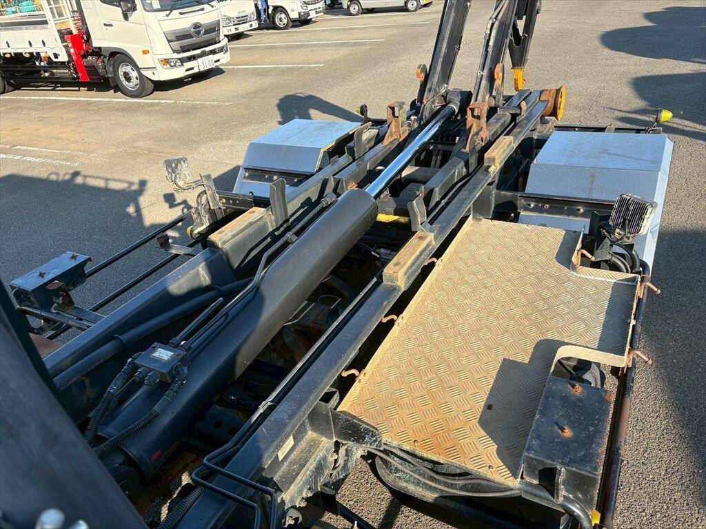 三菱ふそうファイターコンテナ専用車増トン（6t・8t）[写真12]