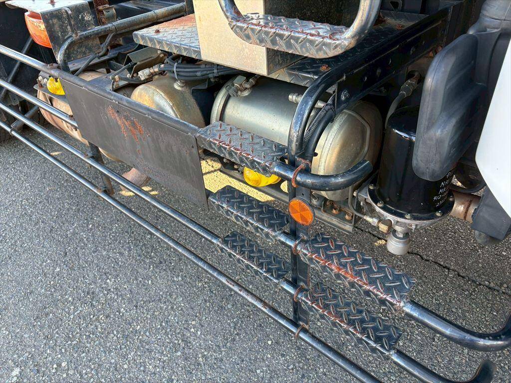 三菱ふそうファイターコンテナ専用車増トン（6t・8t）[写真13]