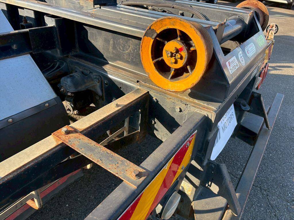 三菱ふそうファイターコンテナ専用車増トン（6t・8t）[写真15]