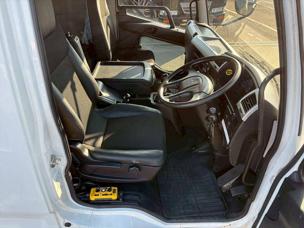 三菱ふそうファイターコンテナ専用車増トン（6t・8t）[写真21]