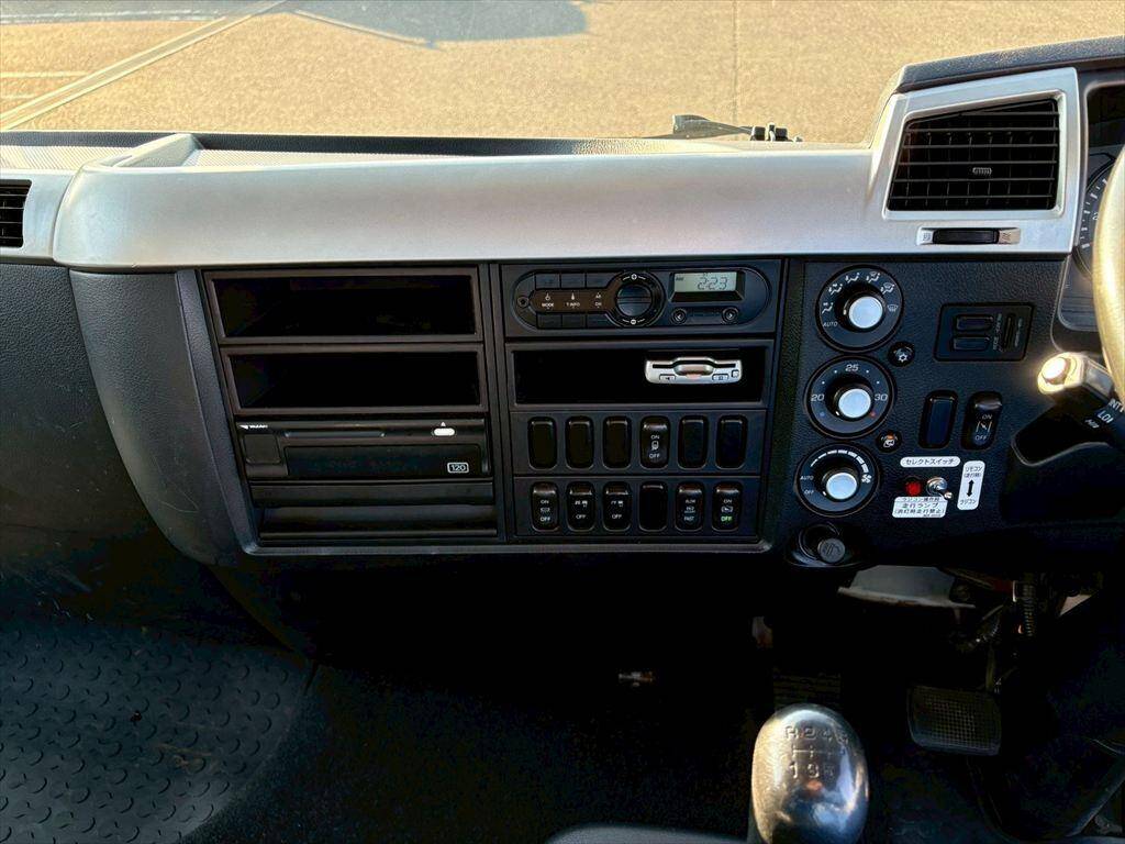 三菱ふそうファイターコンテナ専用車増トン（6t・8t）[写真22]