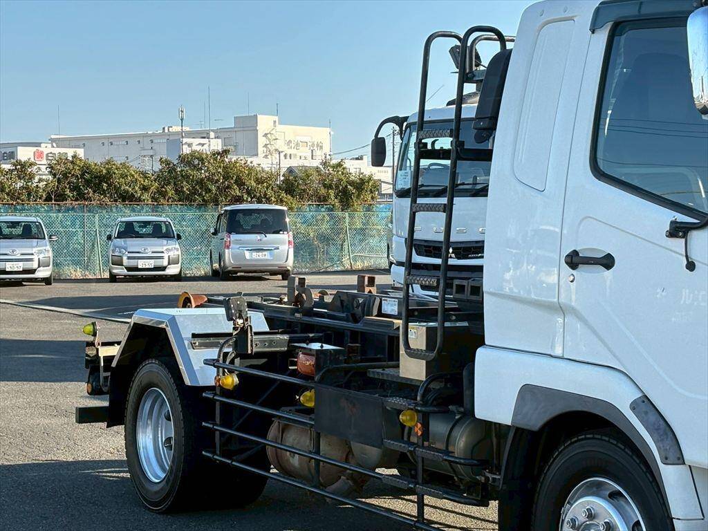 三菱ふそうファイターコンテナ専用車増トン（6t・8t）[写真05]