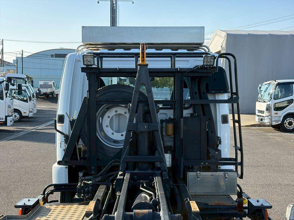 三菱ふそうファイターコンテナ専用車増トン（6t・8t）[写真07]