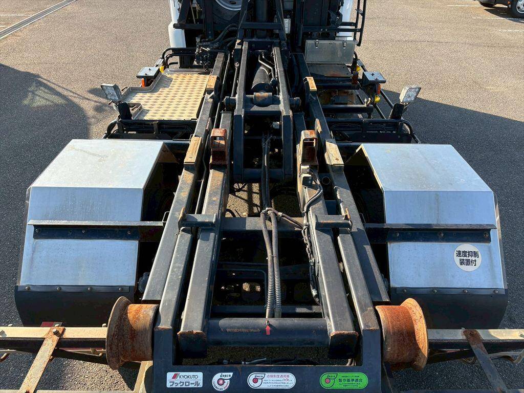 三菱ふそうファイターコンテナ専用車増トン（6t・8t）[写真08]