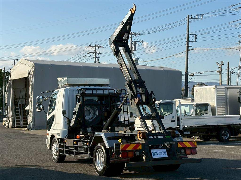 三菱ふそうファイターコンテナ専用車増トン（6t・8t）[写真09]