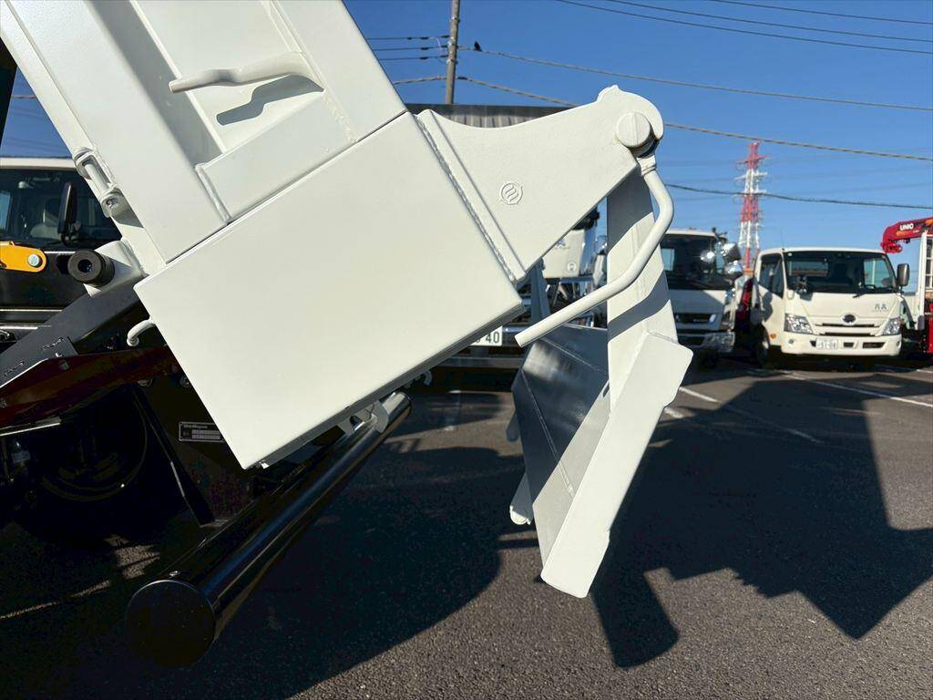 三菱ふそうファイターダンプ中型（4t）[写真12]