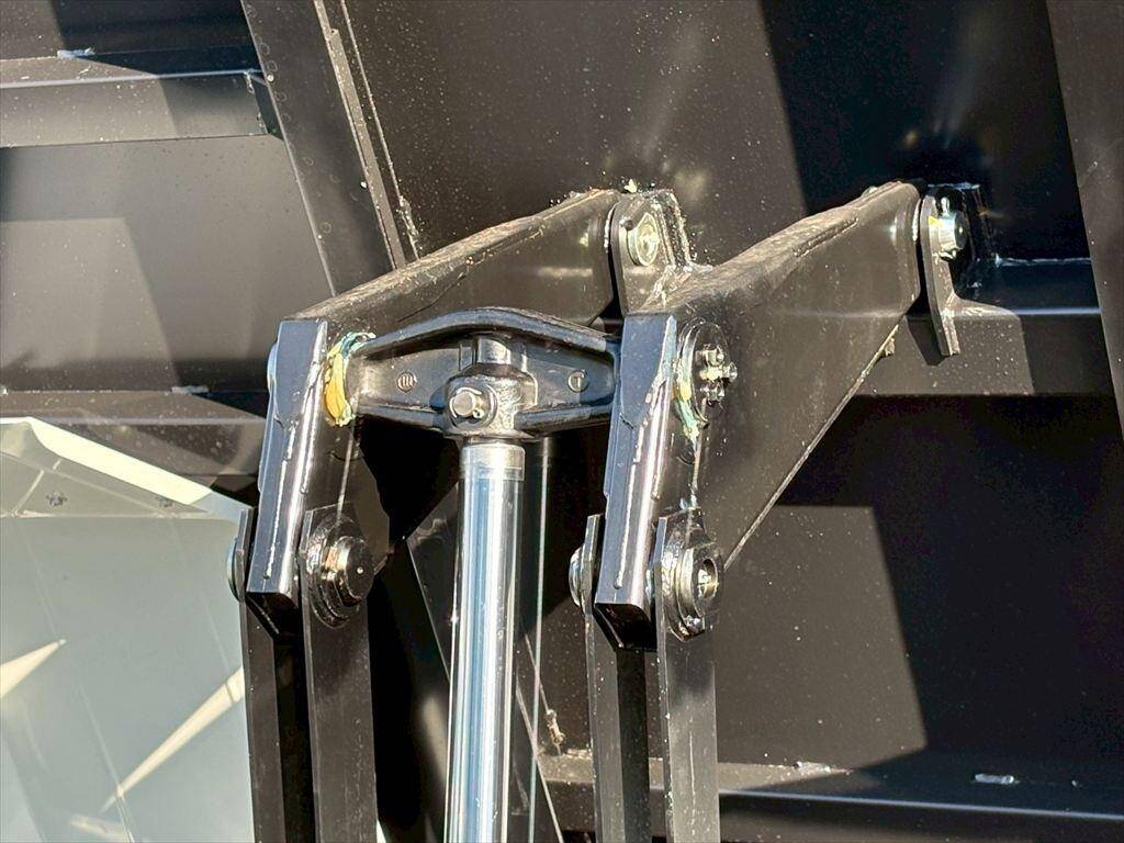 三菱ふそうファイターダンプ中型（4t）[写真15]