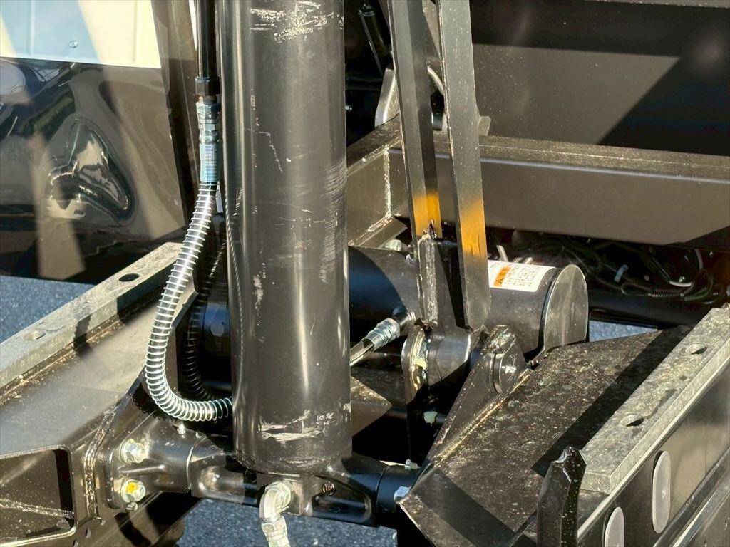 三菱ふそうファイターダンプ中型（4t）[写真16]