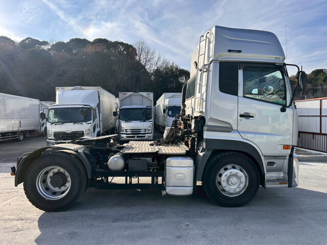 UDトラックスクオントレーラーヘッド（トラクターヘッド）大型（10t）[写真10]