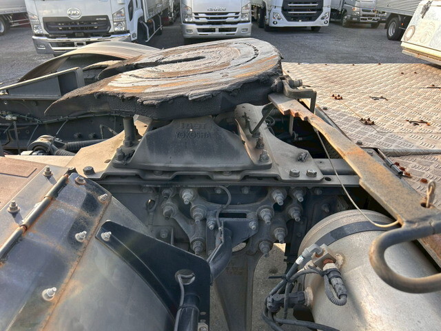 UDトラックスクオントレーラーヘッド（トラクターヘッド）大型（10t）[写真11]