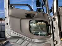 UDトラックスクオントレーラーヘッド（トラクターヘッド）大型（10t）[写真15]