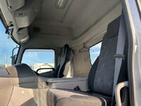 UDトラックスクオントレーラーヘッド（トラクターヘッド）大型（10t）[写真16]