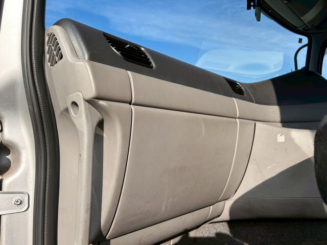 UDトラックスクオントレーラーヘッド（トラクターヘッド）大型（10t）[写真16]