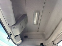 UDトラックスクオントレーラーヘッド（トラクターヘッド）大型（10t）[写真19]