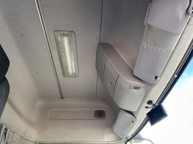 UDトラックスクオントレーラーヘッド（トラクターヘッド）大型（10t）[写真19]