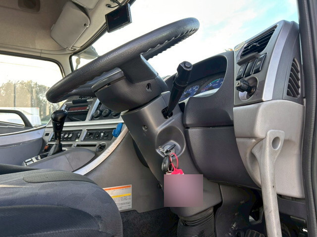 UDトラックスクオントレーラーヘッド（トラクターヘッド）大型（10t）[写真20]