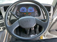 UDトラックスクオントレーラーヘッド（トラクターヘッド）大型（10t）[写真22]