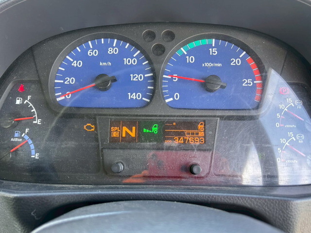 UDトラックスクオントレーラーヘッド（トラクターヘッド）大型（10t）[写真22]