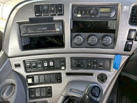 UDトラックスクオントレーラーヘッド（トラクターヘッド）大型（10t）[写真25]