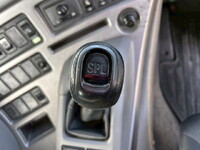 UDトラックスクオントレーラーヘッド（トラクターヘッド）大型（10t）[写真26]