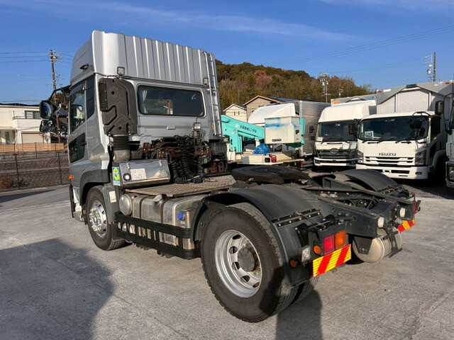 UDトラックスクオントレーラーヘッド（トラクターヘッド）大型（10t）[写真03]