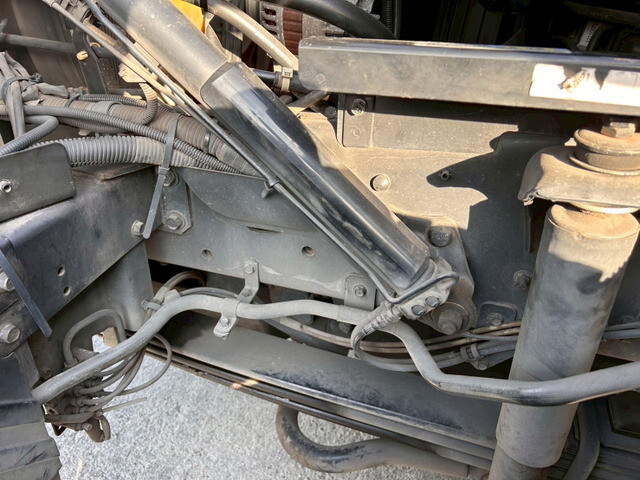 UDトラックスクオントレーラーヘッド（トラクターヘッド）大型（10t）[写真31]