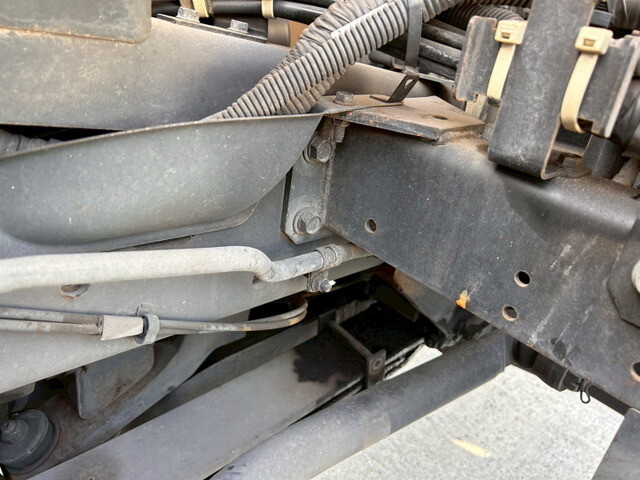 UDトラックスクオントレーラーヘッド（トラクターヘッド）大型（10t）[写真33]