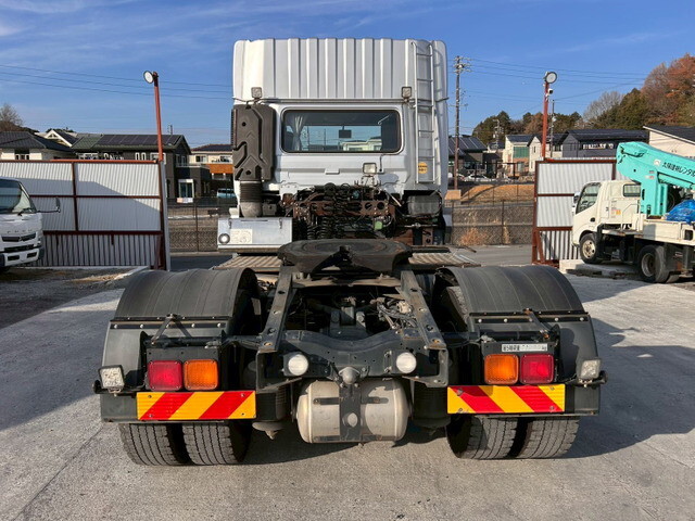 UDトラックスクオントレーラーヘッド（トラクターヘッド）大型（10t）[写真04]