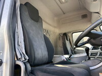 UDトラックスクオントレーラーヘッド（トラクターヘッド）大型（10t）[写真06]