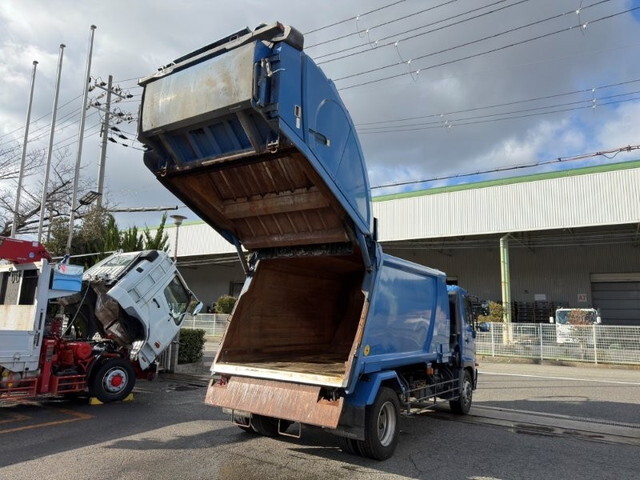 日野レンジャーパッカー車（塵芥車）増トン（6t・8t）[写真05]