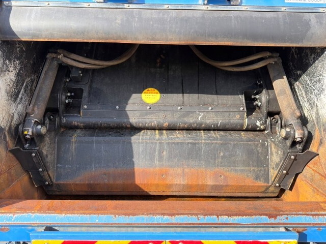 日野レンジャーパッカー車（塵芥車）増トン（6t・8t）[写真09]